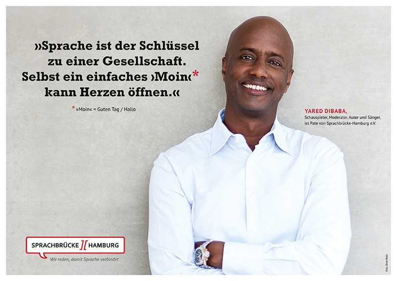 Plakat mit dem Motiv „Sprache ist der Schlüssel zur Gesellschaft“
mit Yared Dibaba im Querformat